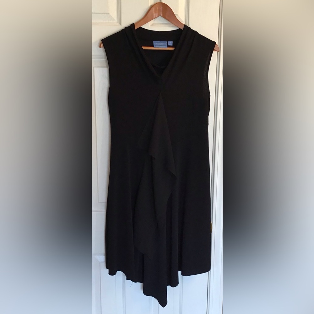 Simply Vera black sleeveless ruffle front accent dress, size M